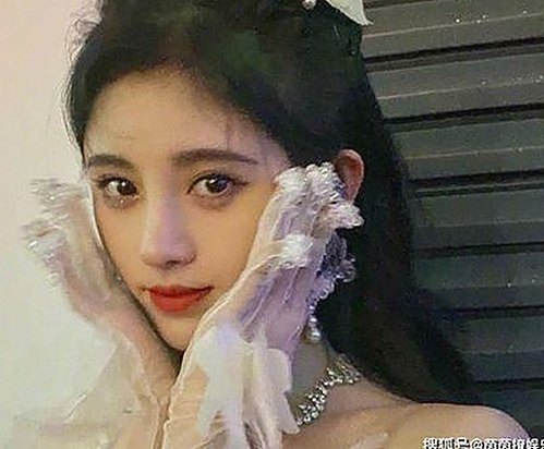 娱乐圈反差内容揭秘:从美食到黑料的多面观察